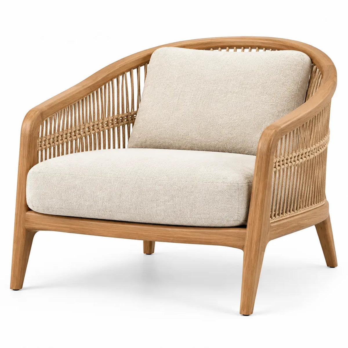Sillón con estructura abierta con detalles de líneas verticales, beige y marrón